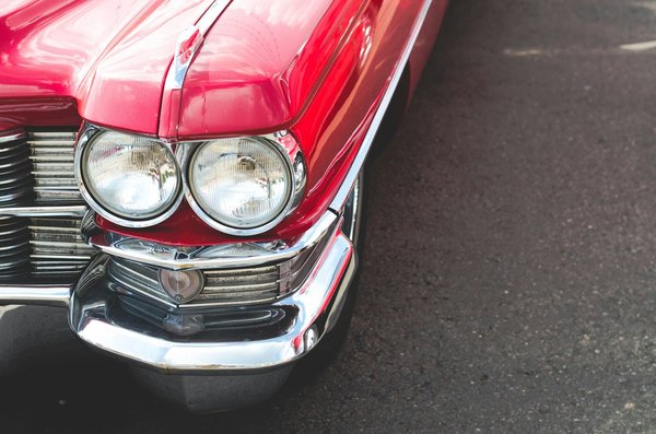 Comment nettoyer et entretenir les phares en plastique d'une voiture ?