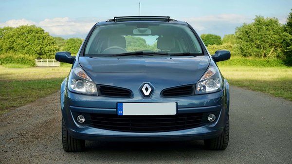 Comment renforcer la sécurité de la Renault Clio pour les conducteurs novices ?