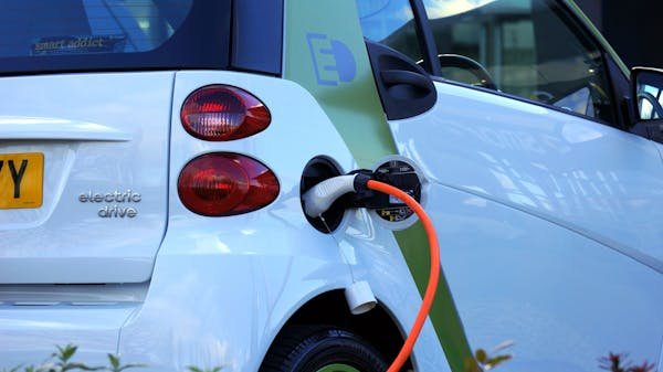 Voiture électrique : explorez vos avantages fiscaux en entreprise